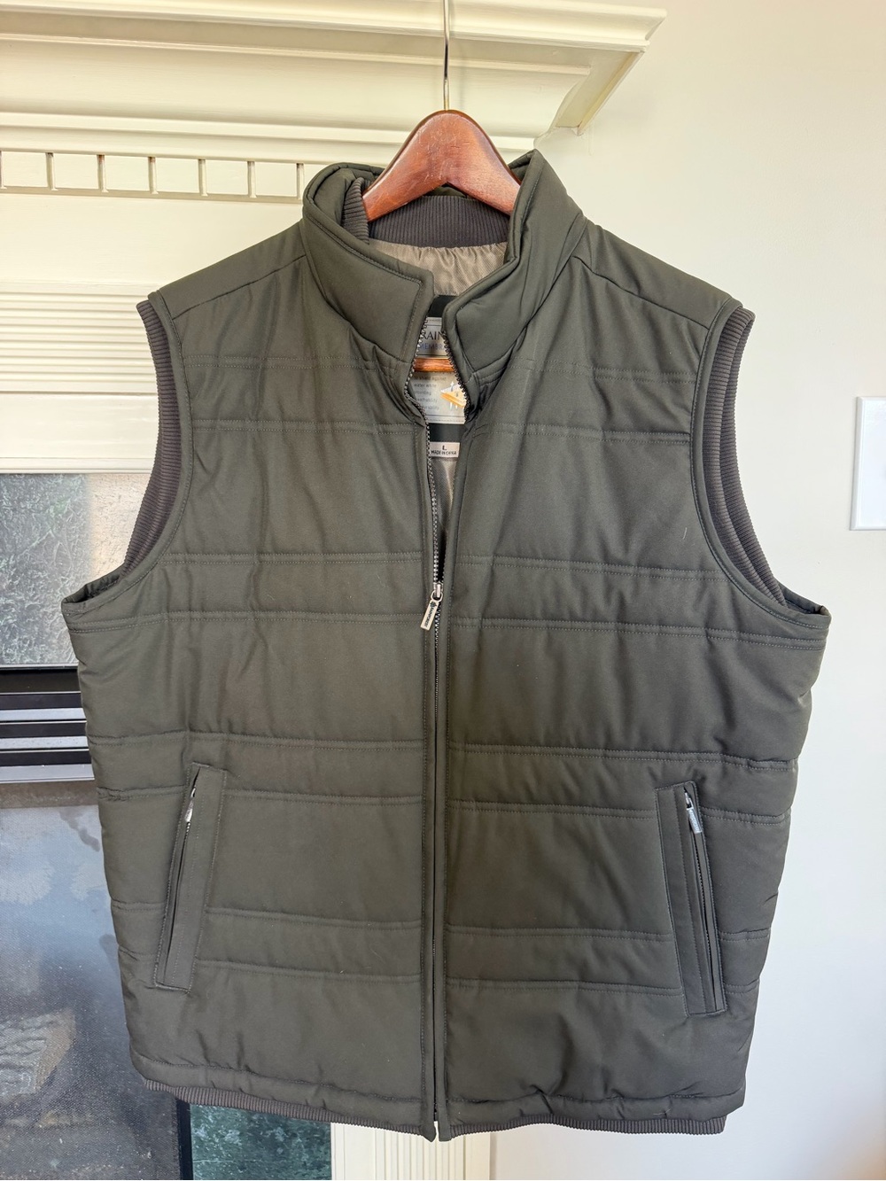 RAINFOREST Olive Green Quilted Men's Vest with Zipper Pockets